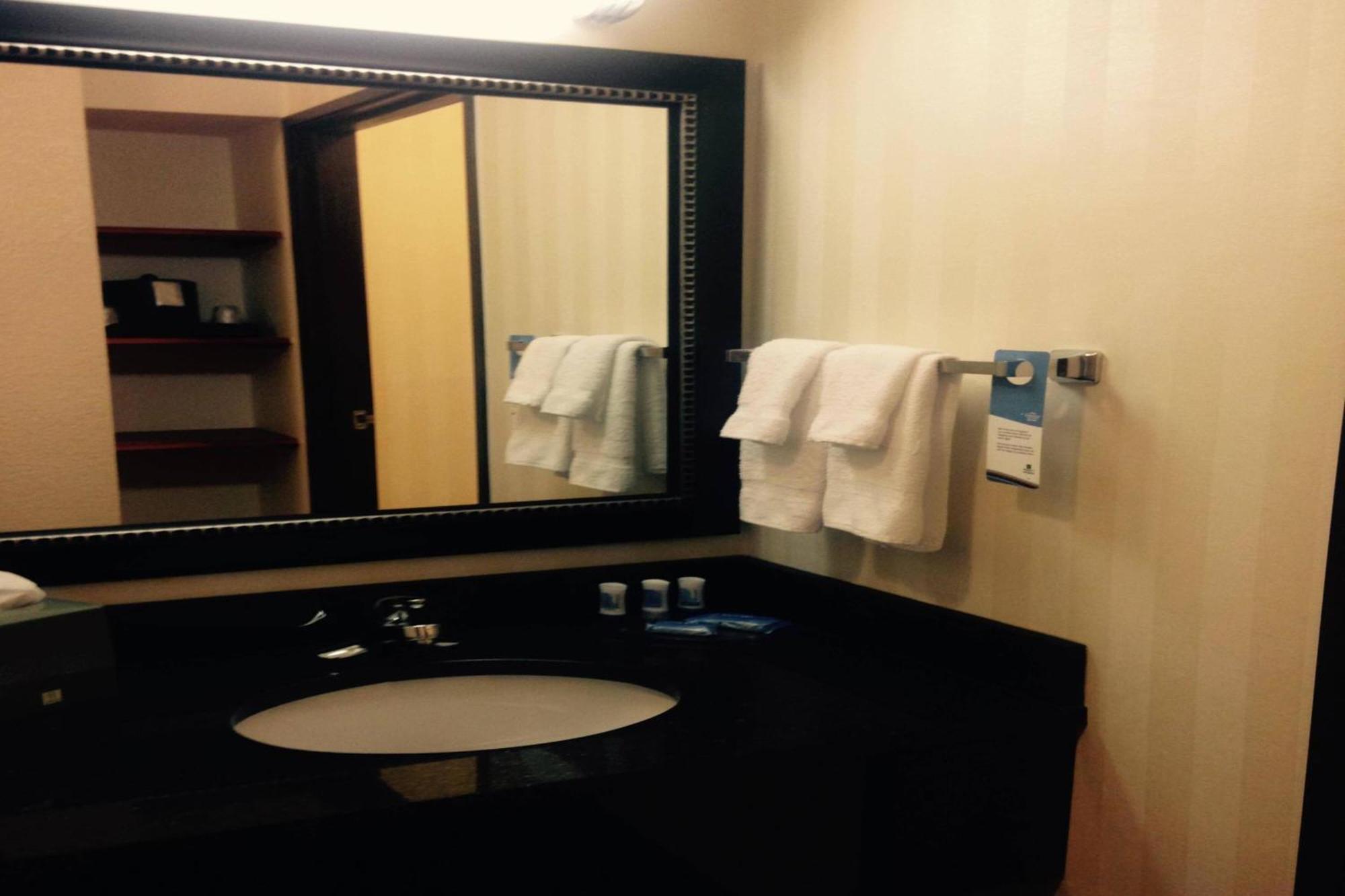 Fairfield Inn & Suites Kansas City Airport Экстерьер фото