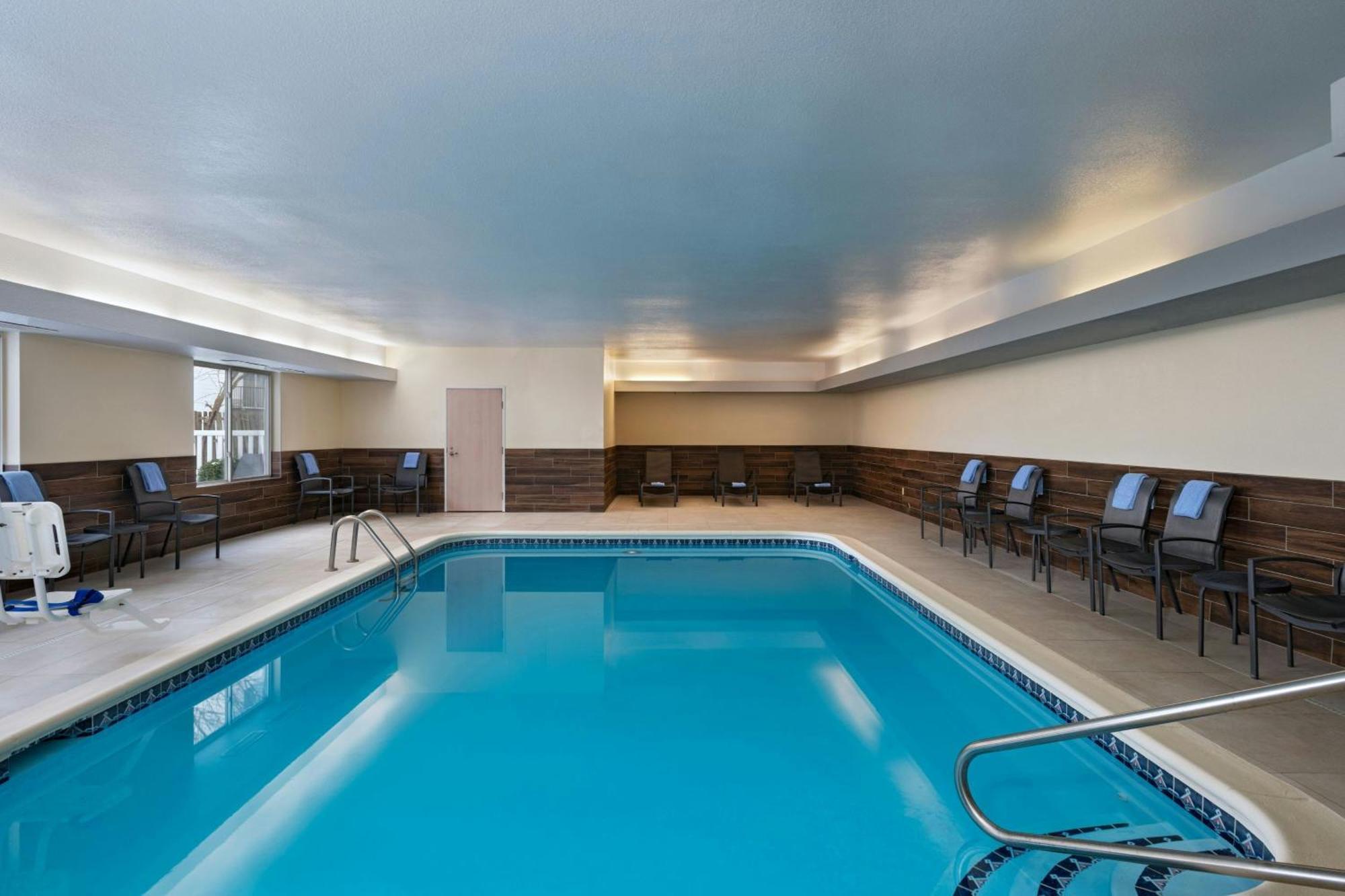 Fairfield Inn & Suites Kansas City Airport Экстерьер фото