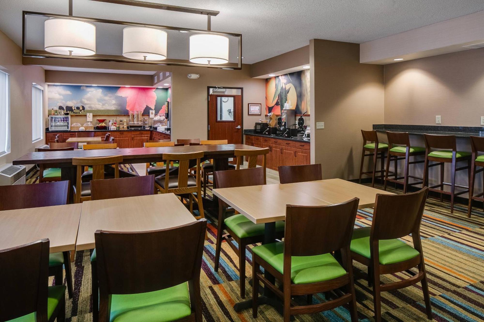 Fairfield Inn & Suites Kansas City Airport Экстерьер фото